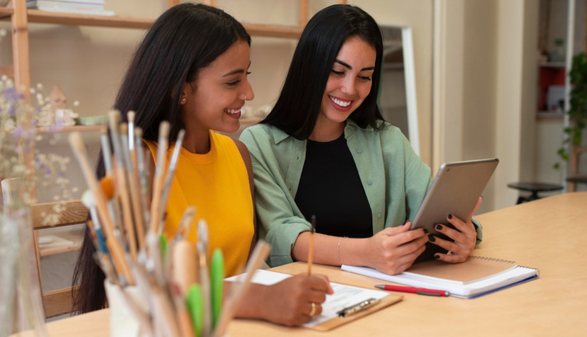 Empreendedoras Mulher Amigas Finanças Abertura de empresas Foto: Freepik