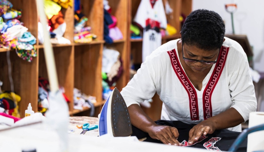 Costureira MEI Micro Empreendedora Mulher Negra Igualdade Foto: Sebrae