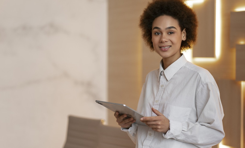 Empreendedor Inovação Tablet Internet Computador Tecnologia Mulher Negra Foto: Freepik