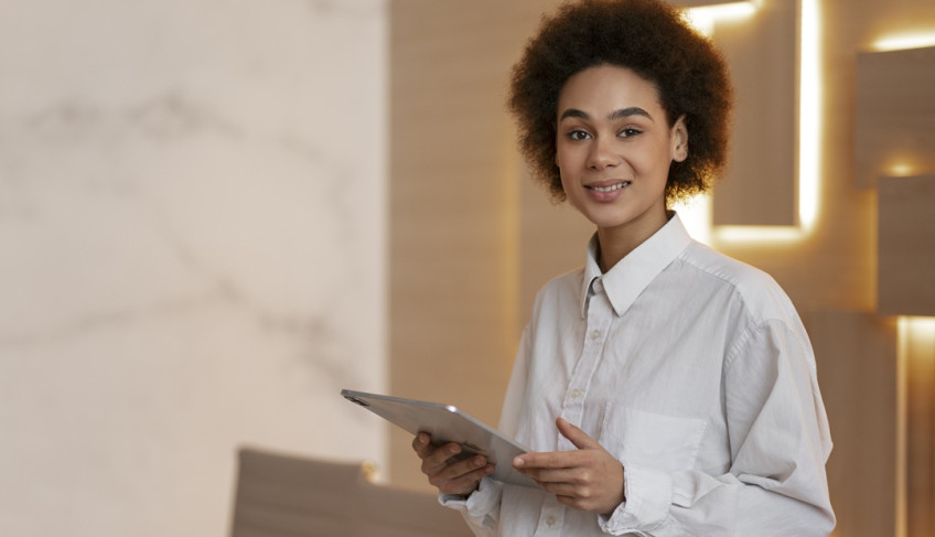 Empreendedor Inovação Tablet Internet Computador Tecnologia Mulher Negra Foto: Freepik