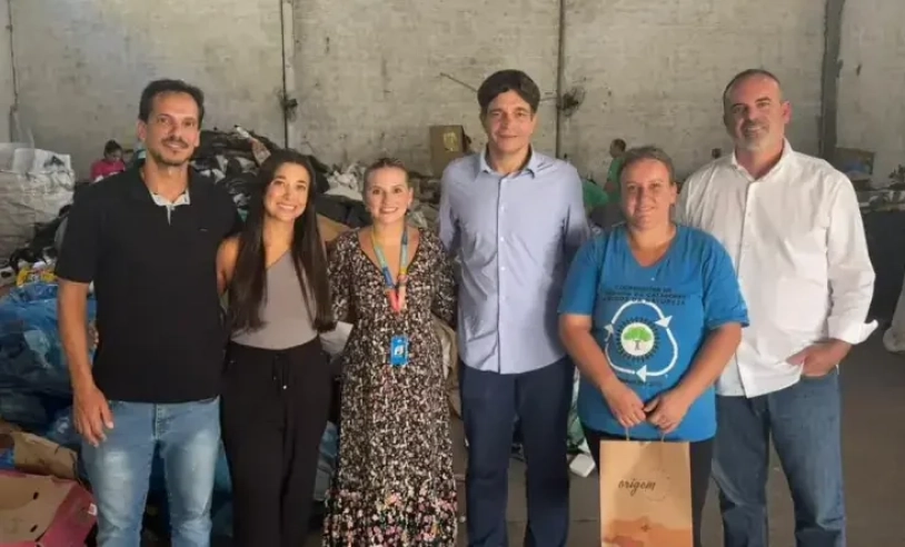 Projeto Pró-Catadores: o presidente interino do Sebrae Nacional, Rodrigo Soares, esteve em Florianópolis (SC) para uma visita institucional à Cooperativa Amigos da Natureza, no bairro José Mendes. A agenda contou também com a presença do diretor técnico do Sebrae/SC, Fábio Zanuzzi.