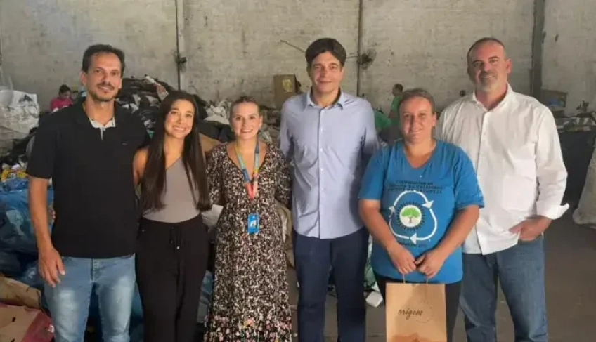 Projeto Pró-Catadores: o presidente interino do Sebrae Nacional, Rodrigo Soares, esteve em Florianópolis (SC) para uma visita institucional à Cooperativa Amigos da Natureza, no bairro José Mendes. A agenda contou também com a presença do diretor técnico do Sebrae/SC, Fábio Zanuzzi.