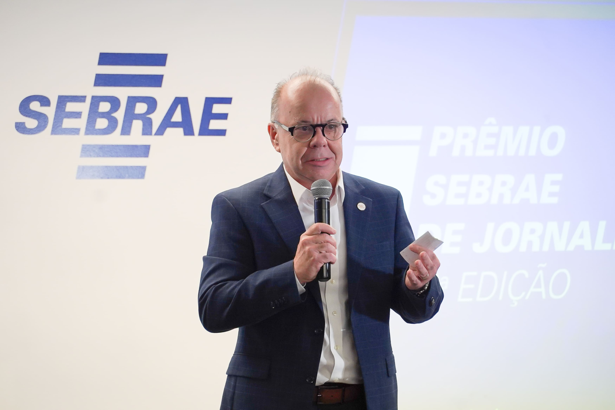 Presidente do Conselho Deliberativo, Renato Carvalho, fala com os jornalistas