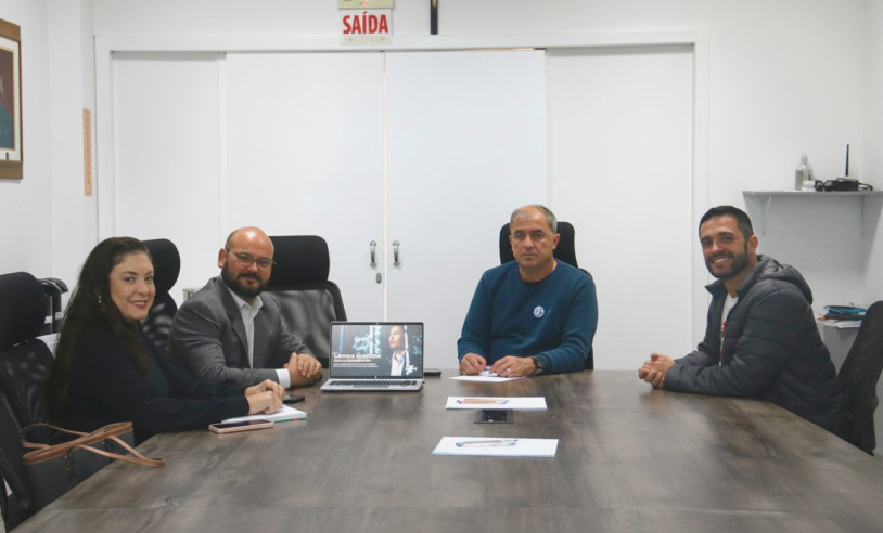 O Sebrae/SC apresentou à Câmara Municipal de São José, o projeto Programa Legislativo Empreendedor. A iniciativa, vinculada ao projeto Parlamento Mais Empreendedor, busca fortalecer o ambiente de negócios, ampliar políticas públicas voltadas às micro e pequenas empresas, incentivar a inclusão social e aproximar o Legislativo das agendas estratégicas de desenvolvimento territorial. 19/05/2026