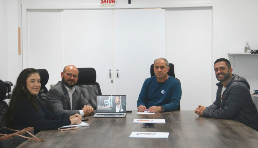 O Sebrae/SC apresentou à Câmara Municipal de São José, o projeto Programa Legislativo Empreendedor. A iniciativa, vinculada ao projeto Parlamento Mais Empreendedor, busca fortalecer o ambiente de negócios, ampliar políticas públicas voltadas às micro e pequenas empresas, incentivar a inclusão social e aproximar o Legislativo das agendas estratégicas de desenvolvimento territorial. 19/05/2026