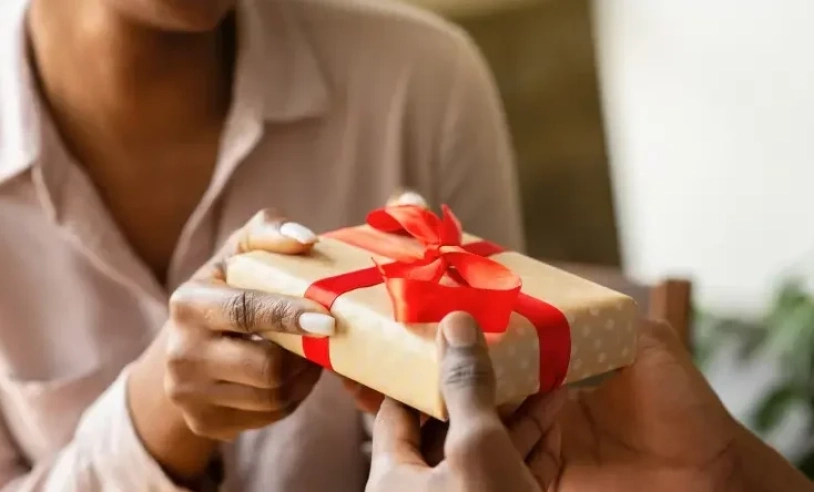 Presente do Dia dos Namorados Lembrança Compra Venda Pacote Mulher Vendas