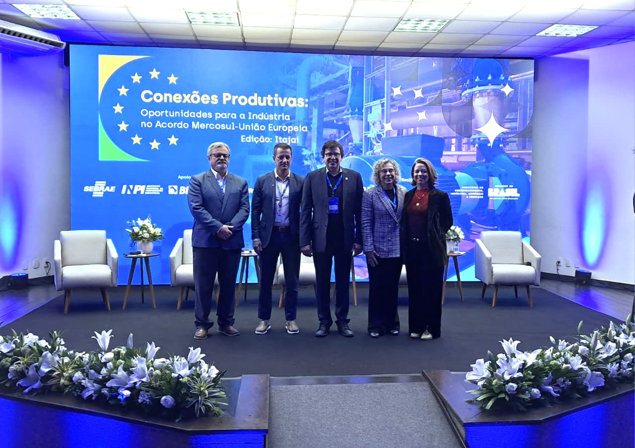 Durante evento no Porto de Itajaí (SC), intitulado “Conexões Produtivas – Oportunidades para a Indústria no Acordo Mercosul-União Europeia”, o Sebrae levou a atuação voltada à preparação das micro e pequenas empresas para o mercado internacional. 30/06/2026